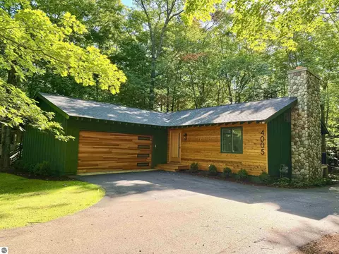 4005 E Oxford Dr, Leland, MI 49654