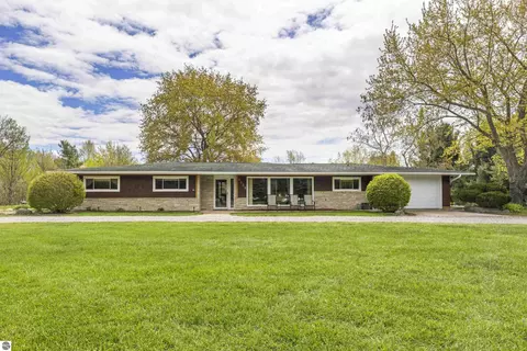 6039 Mick Rd, Benzonia, MI 49616