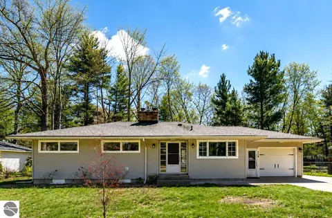 519 Woodland Dr, Traverse City, MI 49686