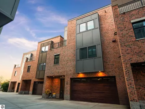 139 Uptown Ct, Traverse City, MI 49684