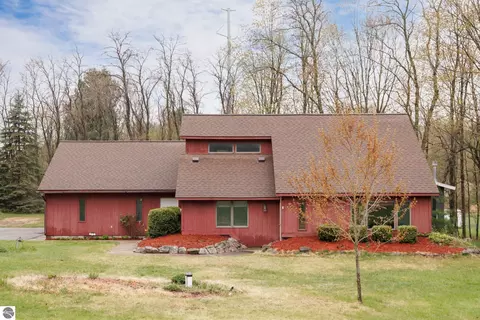 2675 Windcrest Ln, Traverse City, MI 49686