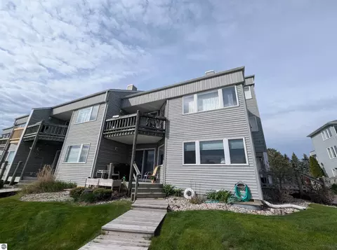 3091 Midshipman Dr, Au Gres, MI 48703