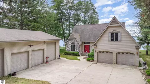 7435 Loud Dr, Oscoda, MI 48750