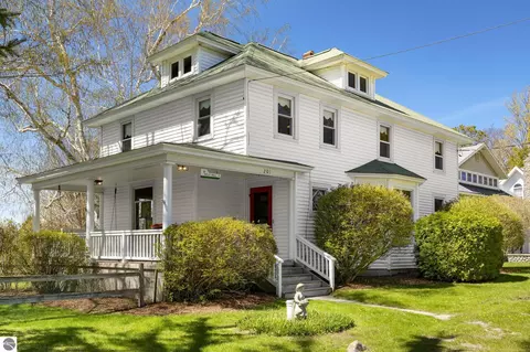 201 N Second St, Leland, MI 49654