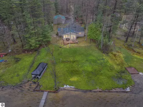 2255 Wenonah Trl, Lake City, MI 49651