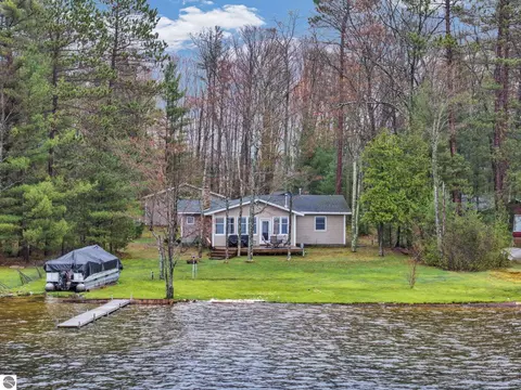 2255 Wenonah Trl, Lake City, MI 49651