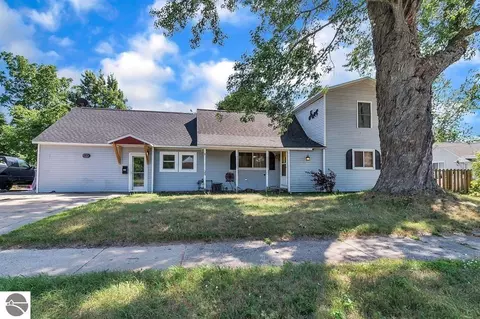 817 Walnut St, Cadillac, MI 49601