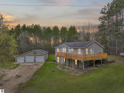 8765 E 10 Rd, Manton, MI 49663