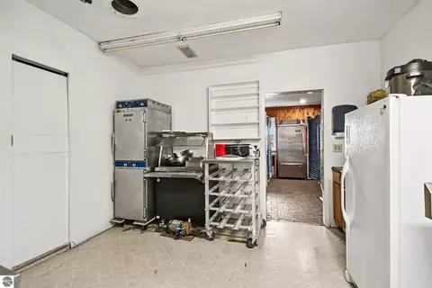 Kitchen - 20 E Remus Rd, Mount Pleasant, MI 48858 photo 1 of 4