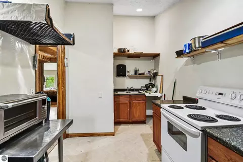 Kitchen - 20 E Remus Rd, Mount Pleasant, MI 48858 photo 4 of 4