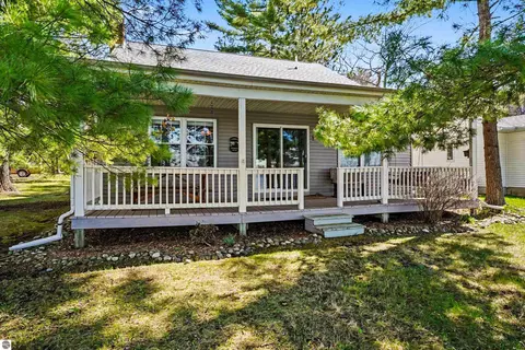 6591 Loud Dr, Oscoda, MI 48750