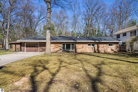 7736 NW Ladd Dr, Rapid City, MI 49676