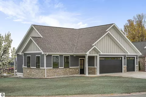 4186 Aquila Ct, Traverse City, MI 49684