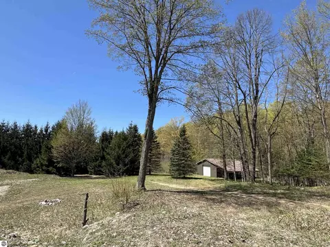 7877 E Bernadette Dr, Lake Leelanau, MI 49682