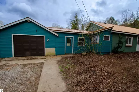 4839 Bunker Hill Rd, Central Lake, MI 49622