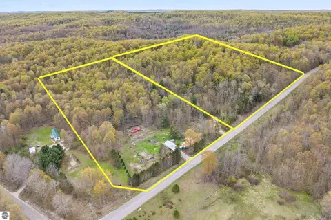 4839 Bunker Hill Rd, Central Lake, MI 49622