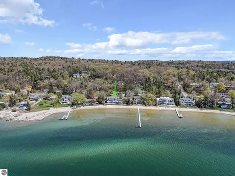 6525 Peninsula Dr, Traverse City, MI 49686