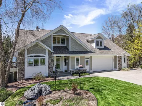 6525 Peninsula Dr, Traverse City, MI 49686