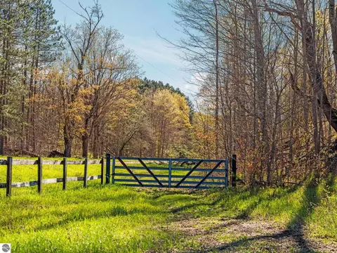 00 E 20 Rd, Mesick, MI 49663