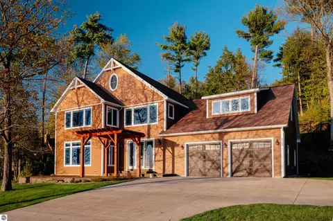 6860 Peninsula Dr, Traverse City, MI 49686