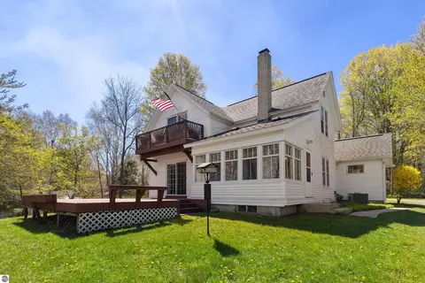 7233 Prospect Ave, Beulah, MI 49617