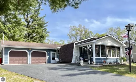 1710 Lillian Dr, National City, MI 48748