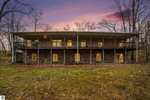 5955 Birchwood Trl, Lake, MI 48632