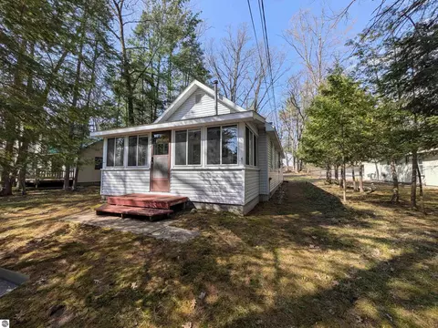 212 Clare Blvd, Roscommon, MI 48653