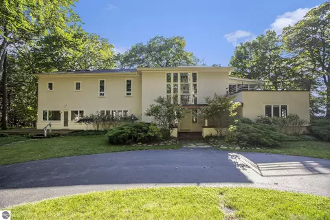 501 Michigan Ave, Frankfort, MI 49635