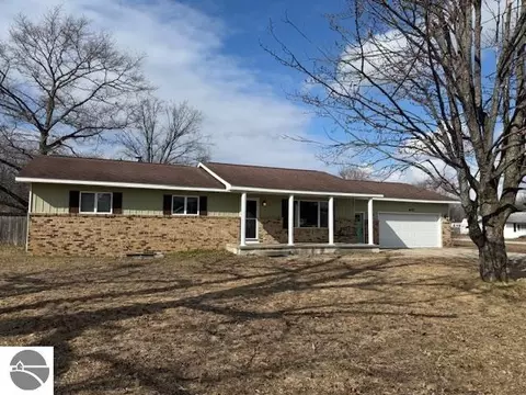 602 Lincoln St, Kalkaska, MI 49646