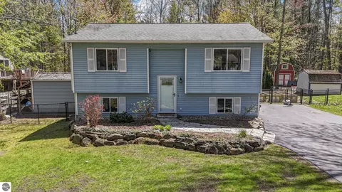 10587 Wildwood Rd, Interlochen, MI 49643