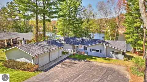 329 Birchwood Ln, Traverse City, MI 49696