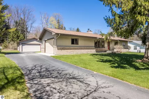 205 E Seventh St, Northport, MI 49670