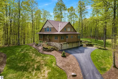 5582 Troon N, Bellaire, MI 49615