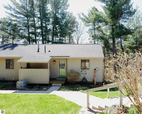 11255 E Fort Rd #H1, Suttons Bay, MI 49682