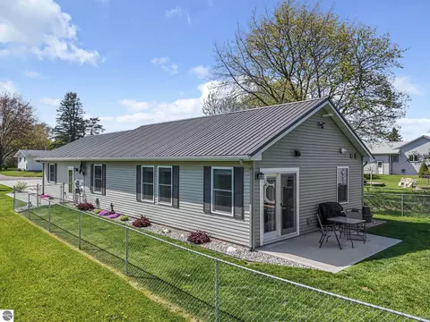108 Barbara St, Cadillac, MI 49601
