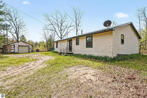 6595 Wickert Rd, Hale, MI 48739