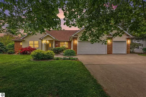 1220 Glenwood Dr, Mount Pleasant, MI 48858