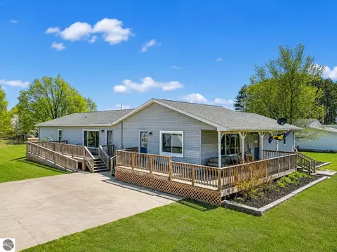 3821 S 39 Rd, Cadillac, MI 49601