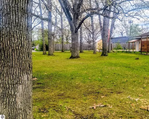 213 E Fifteenth St, Traverse City, MI 49684