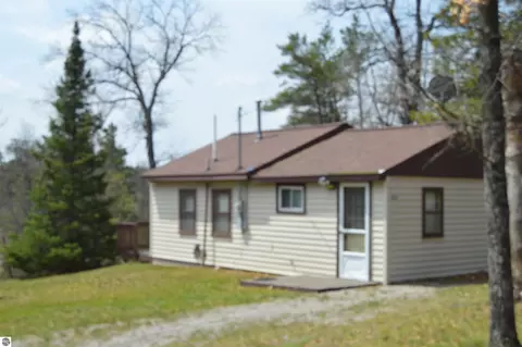 832 Hillcrest Dr, Mio, MI 48647