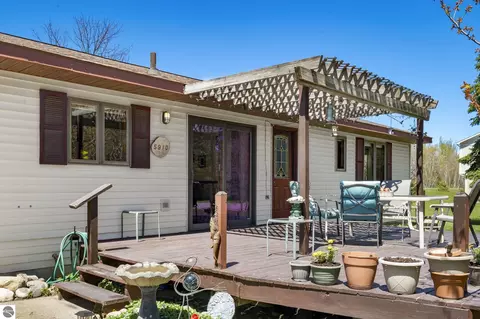 5910 S Cummings, Suttons Bay, MI 49682