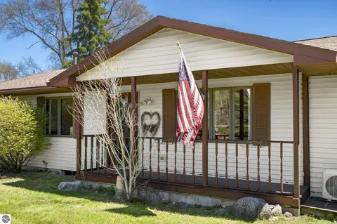5910 S Cummings, Suttons Bay, MI 49682