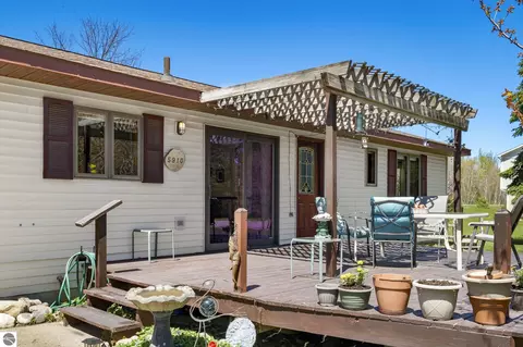 5910 S Cummings, Suttons Bay, MI 49682