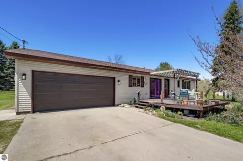 5910 S Cummings, Suttons Bay, MI 49682