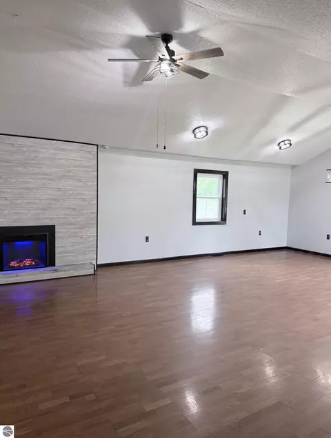 Living - 965 E Remus Rd, Mount Pleasant, MI 48858 photo 1 of 3