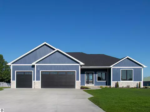 2816 W Crossroads Dr, Bay City, MI 48706