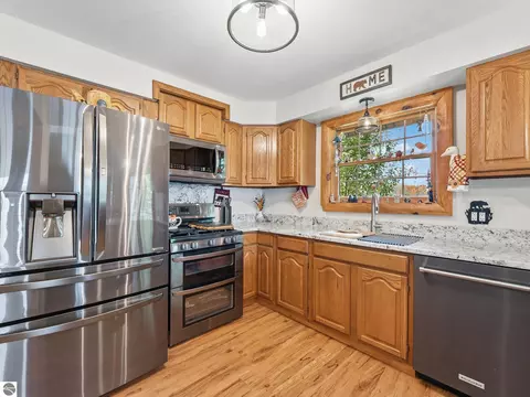 Kitchen - 15202 Circle Dr, Ocqueoc, MI 49759 photo 2 of 4