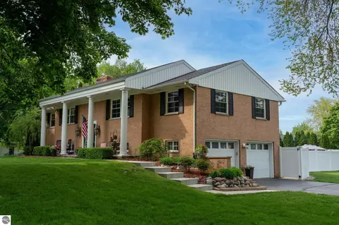 1206 Fairfield Dr, Mount Pleasant, MI 48858
