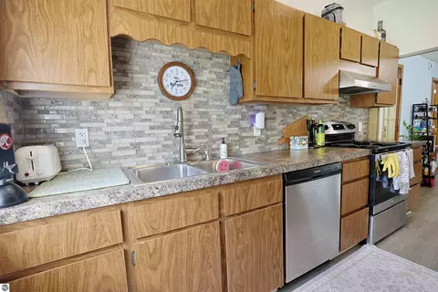Kitchen - 116 E Munger Rd, Munger, MI 48747 photo 3 of 5